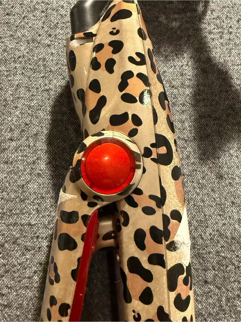 InStyler Rotating Iron 3/4” Cheetah Print. Tested, works. Pre-owned.